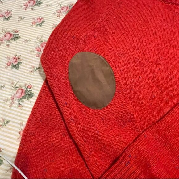 AMERICAN EAGLE Athletic Fit ELBOW PATCH Crewneck Sweater RUST/RED/ORANGE - Picture 3 of 6